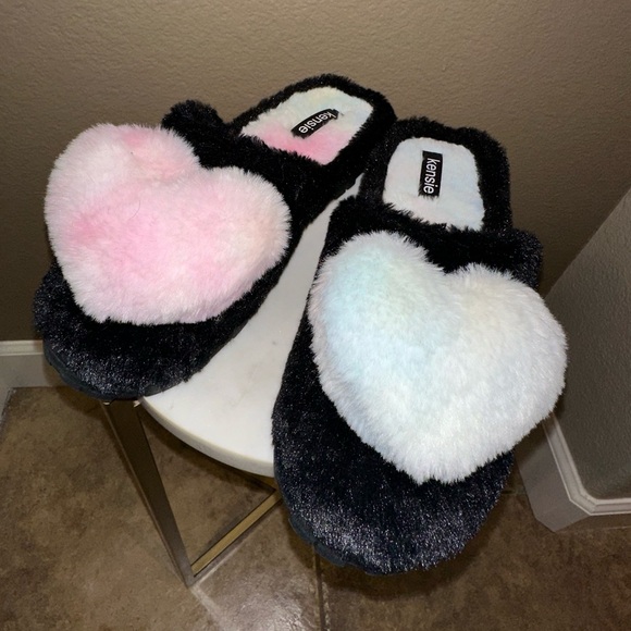 Women’s Tie Dyed Kensie Slippers - Picture 5 of 6